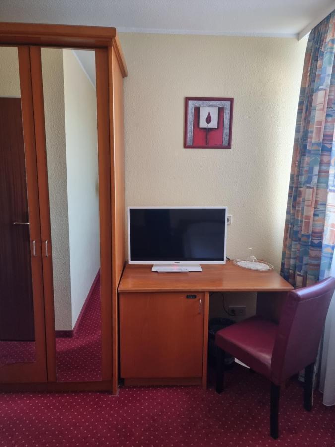 Hotel Mondial Дюселдорф Екстериор снимка