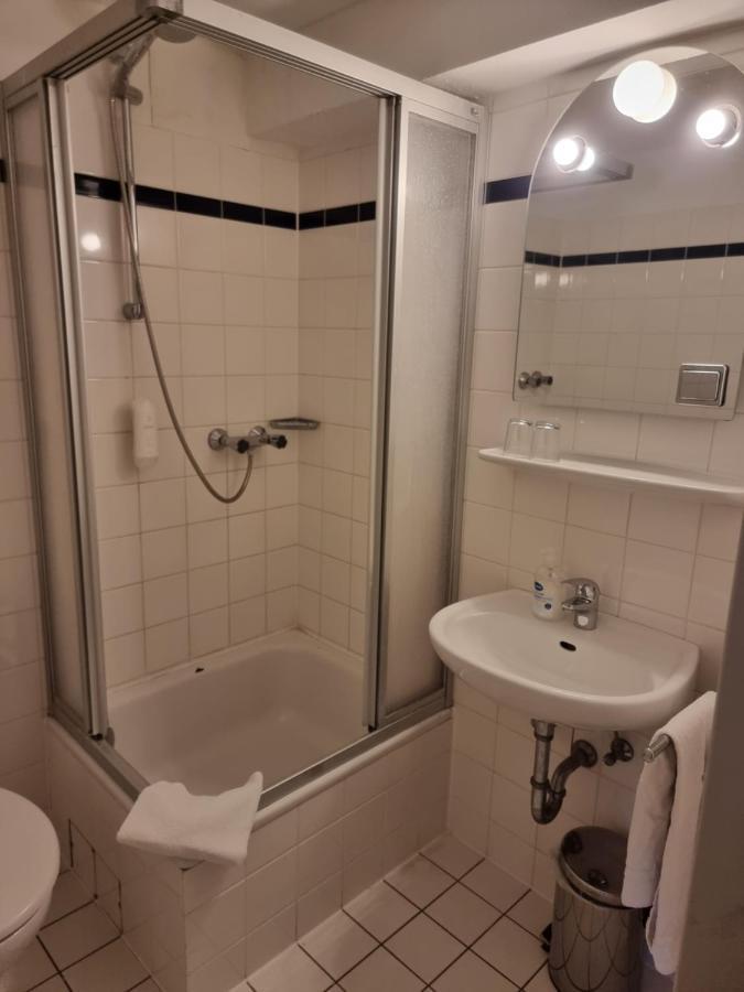 Hotel Mondial Дюселдорф Екстериор снимка