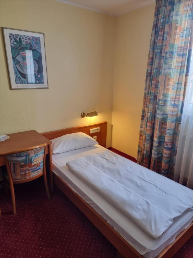 Hotel Mondial Дюселдорф Екстериор снимка