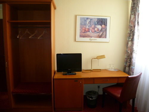 Hotel Mondial Дюселдорф Екстериор снимка