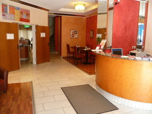 Hotel Mondial Дюселдорф Екстериор снимка
