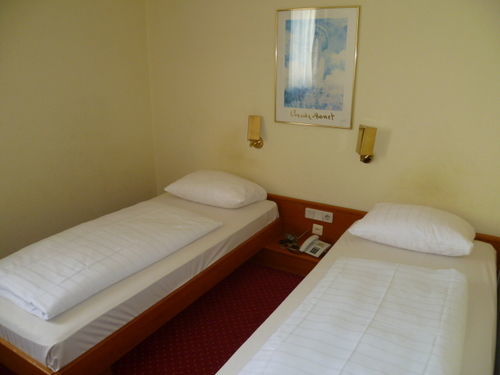 Hotel Mondial Дюселдорф Екстериор снимка