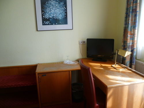 Hotel Mondial Дюселдорф Екстериор снимка